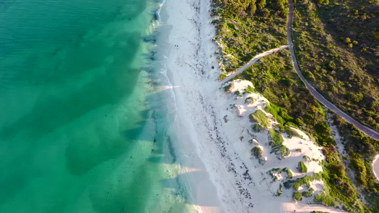 西澳大利亚hilarys海滩鸟瞰图- 4K无人机视频素材