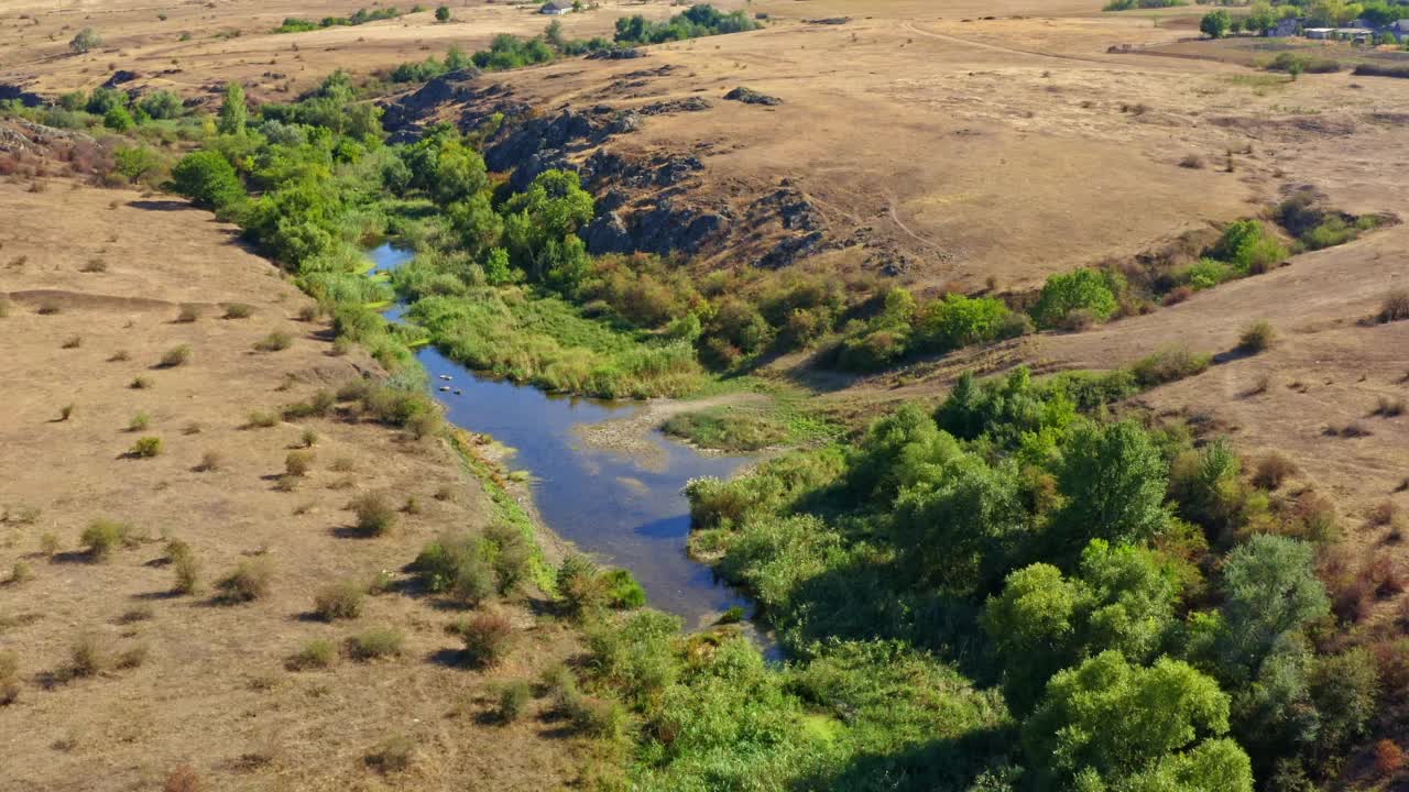 乌克兰米科莱夫州默特沃维德河上阿克托夫斯基峡谷的鸟瞰图视频下载