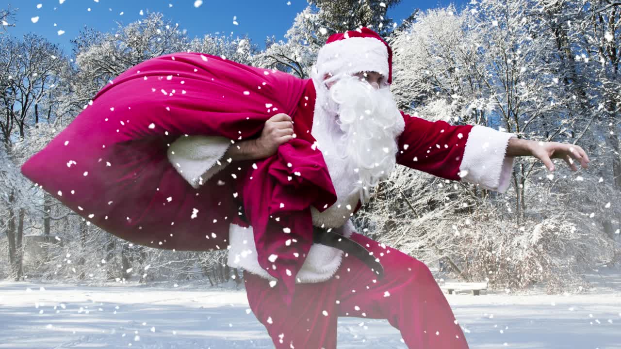 圣诞老人在雪地里行走的影像视频下载