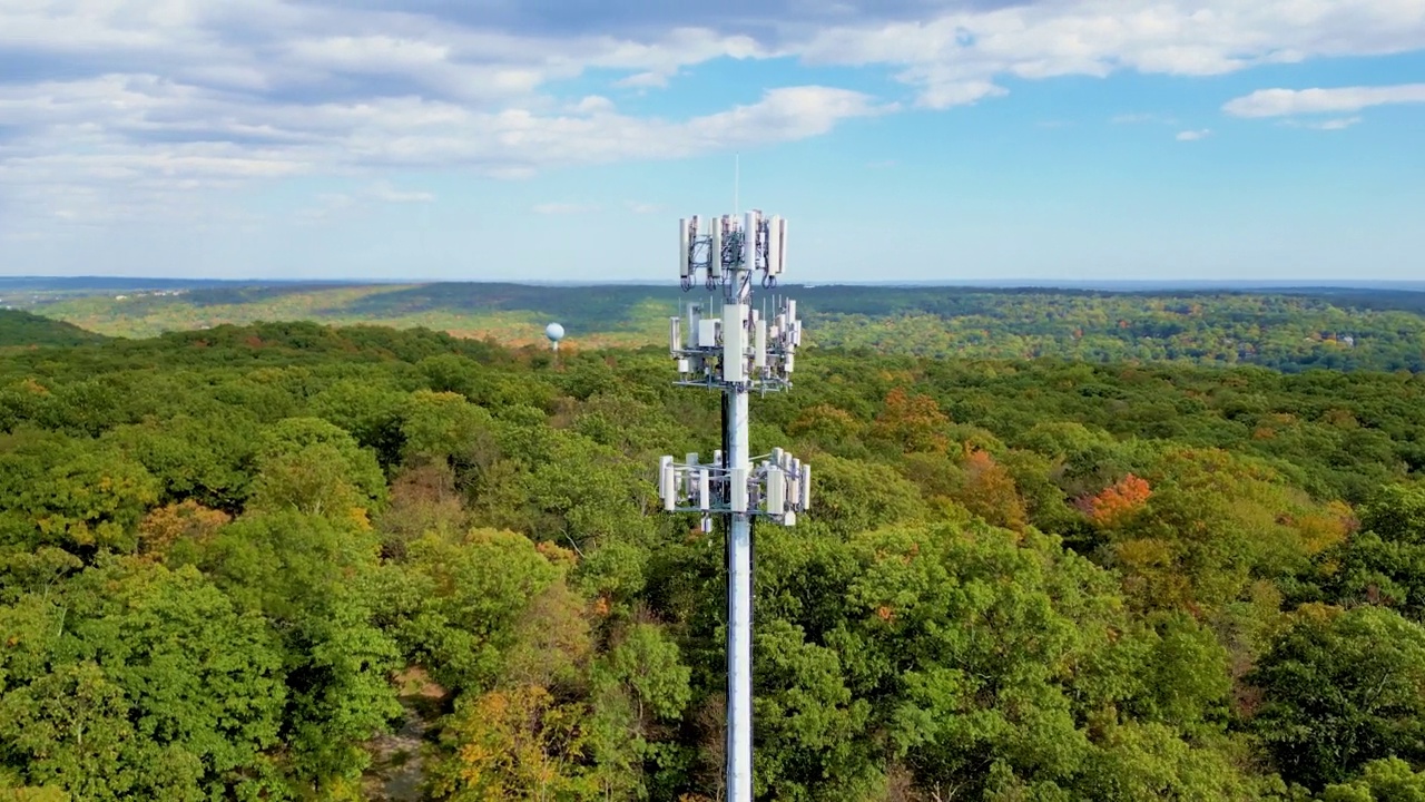 森林中的手机塔系列4K视频下载