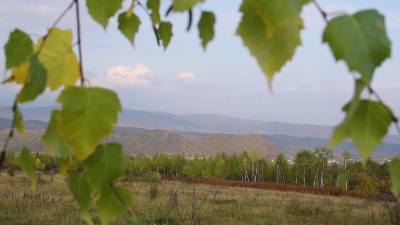 时间把乡村高地的秋景圈成一圈视频下载