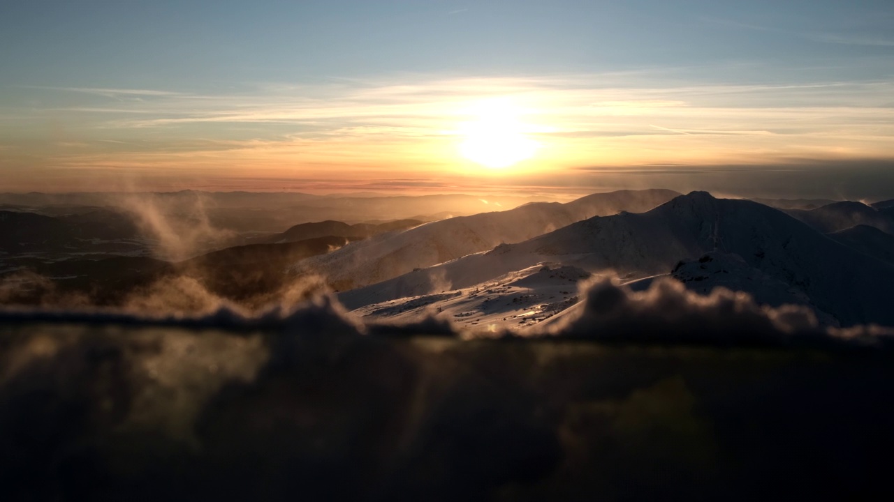 斯洛伐克滑雪胜地山上的日落视频素材