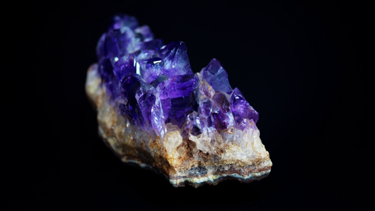 紫水晶美丽愈合紫石英无缝环视频下载