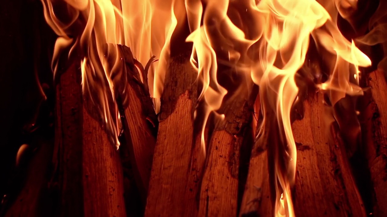 壁炉火燃烧火花视频素材
