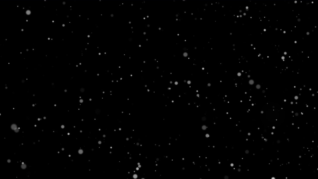 落下的雪覆盖在黑色的背景上。α。视频下载