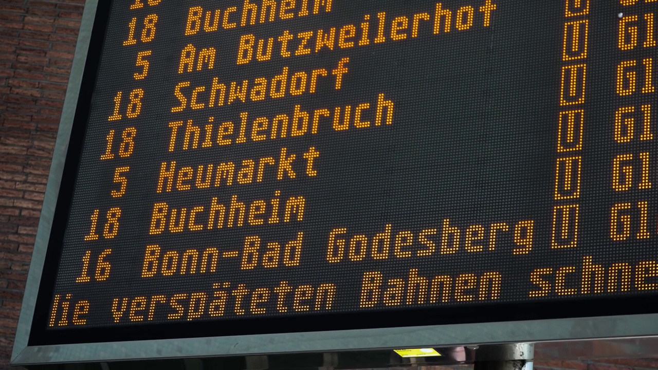 火车时刻表，到达德国科隆中央车站Hbf站视频下载