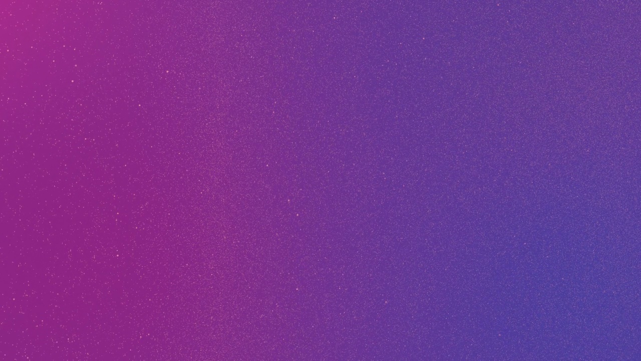 金色的小点在非常接近的紫色粉色渐变背景上闪闪发光，从左到右。抽象的背景派对或圣诞假期和新年的概念与复制空间视频下载