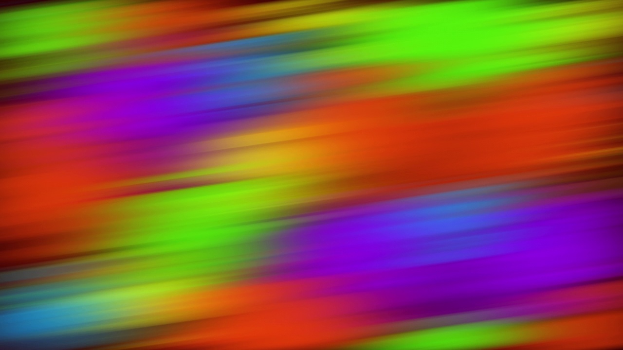 扭曲的充满活力的彩虹渐变模糊的绿色、紫色、红色、橙色、黄色、蓝色和粉色的颜色与渐变的平滑运动的框架与复制空间。抽象侧向狭窄的动画线视频下载
