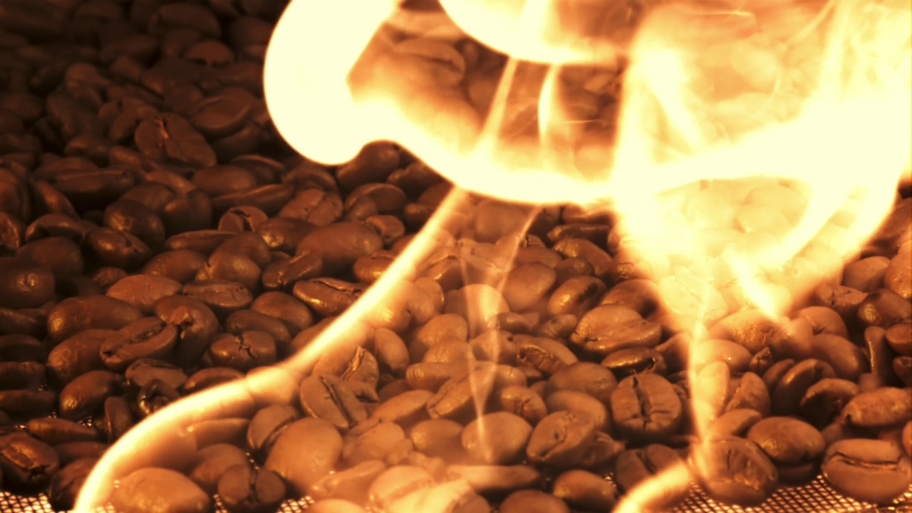 咖啡豆是用烈焰烤出来的。拍摄是1000帧/秒的慢动作。视频下载
