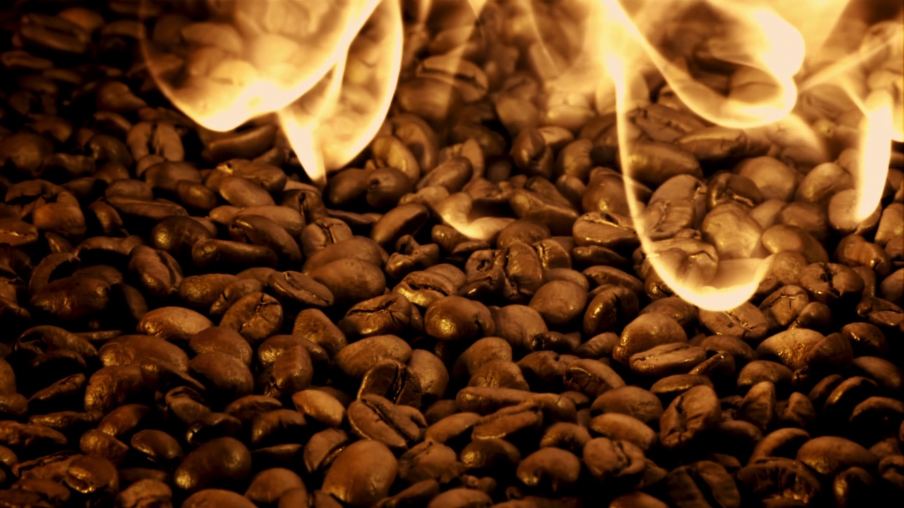 咖啡豆是用烈焰烤出来的。拍摄是1000帧/秒的慢动作。视频下载
