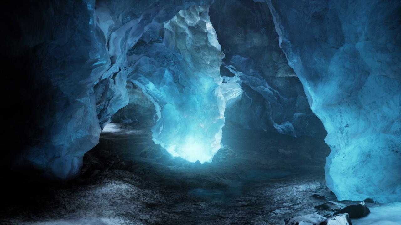 冰岛冰川下的蓝色水晶冰洞视频素材