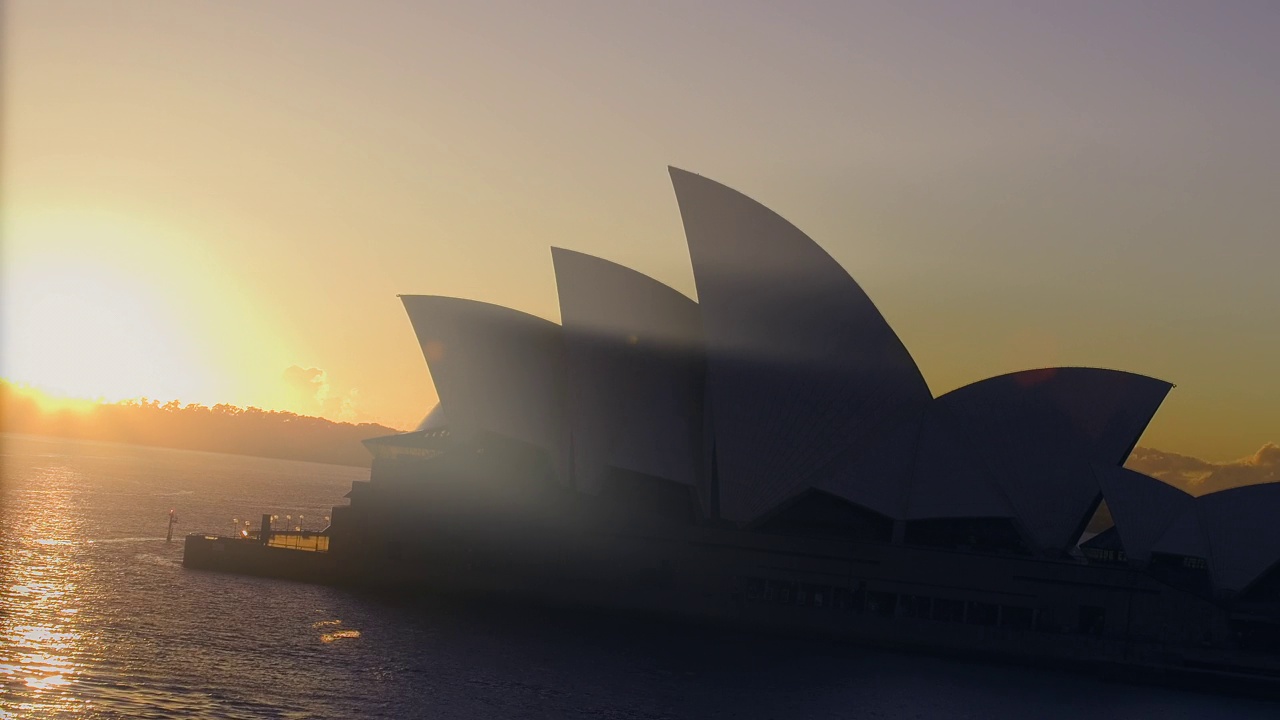 悉尼歌剧院后面升起的太阳视频下载