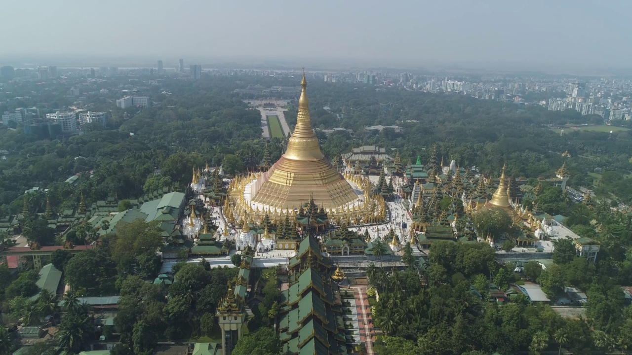 缅甸仰光大金塔的鸟瞰图。视频下载