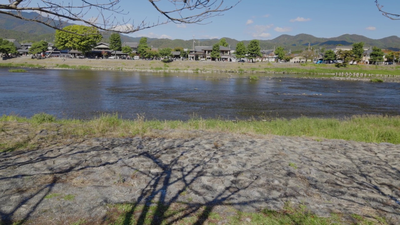 Kamogawa河，Arashiyama，京都，日本视频素材
