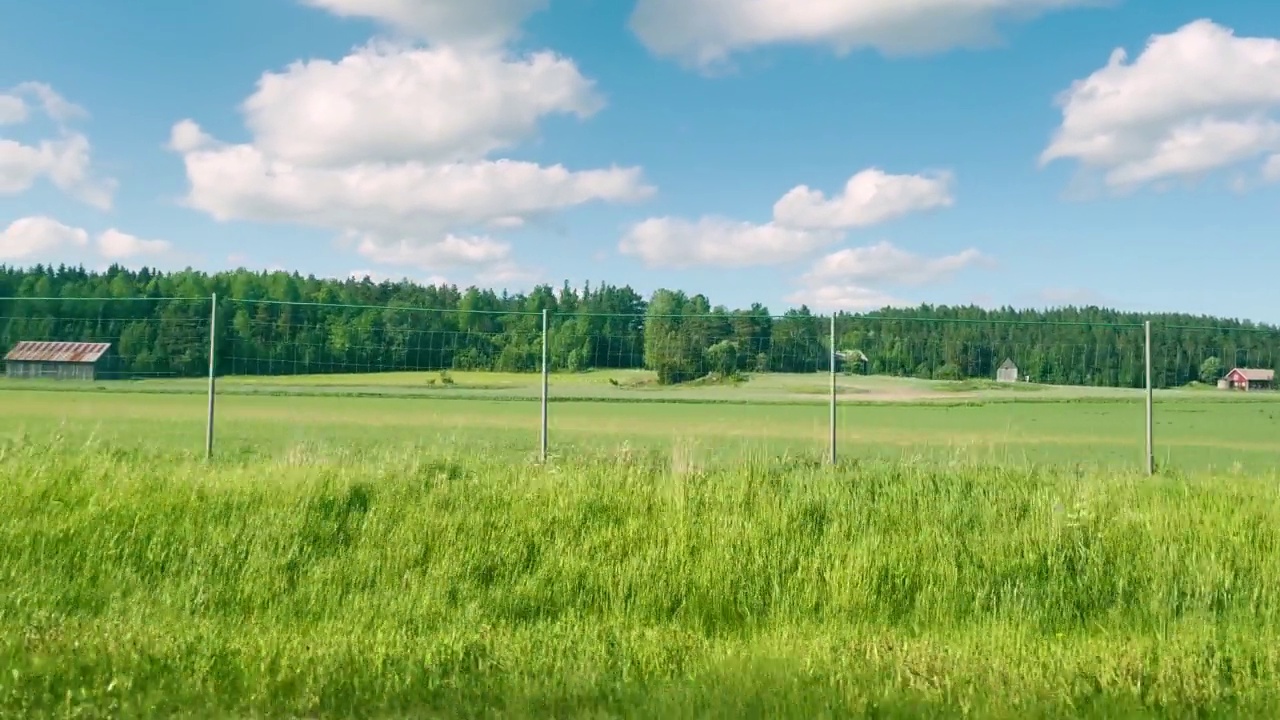 芬兰公路上的乡村风景视频素材