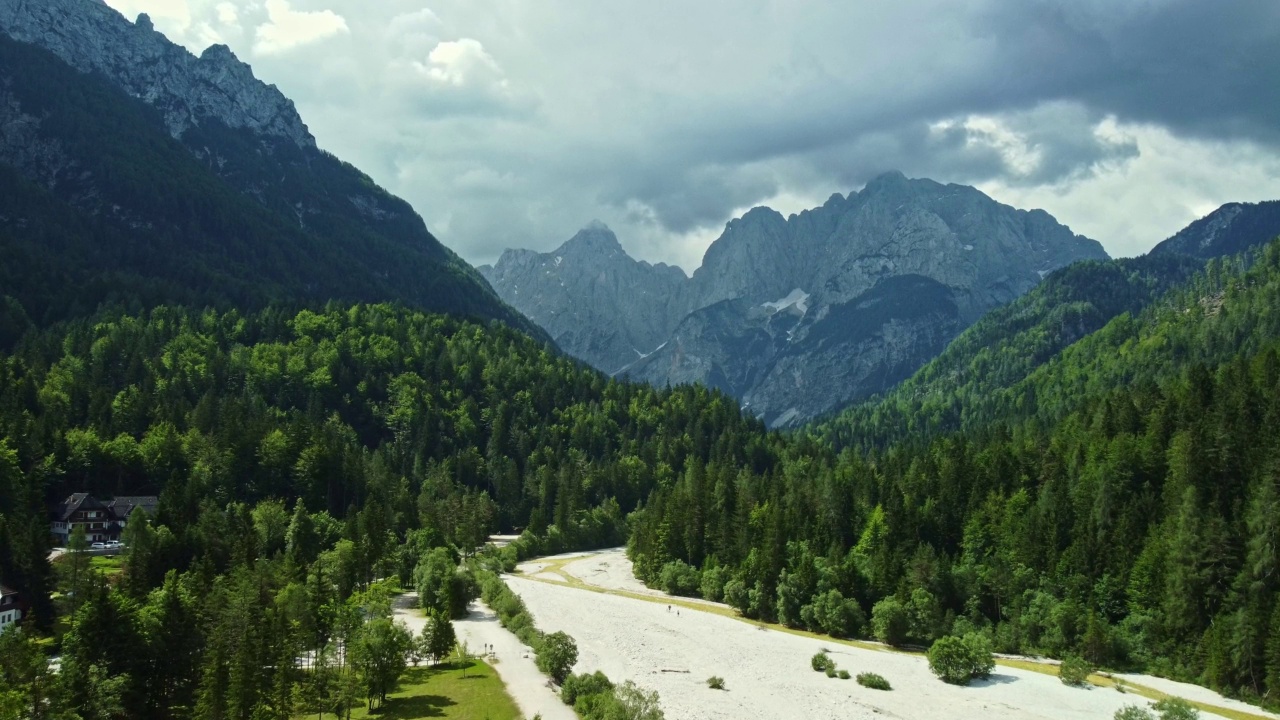 斯洛文尼亚美丽的青山景观视频素材