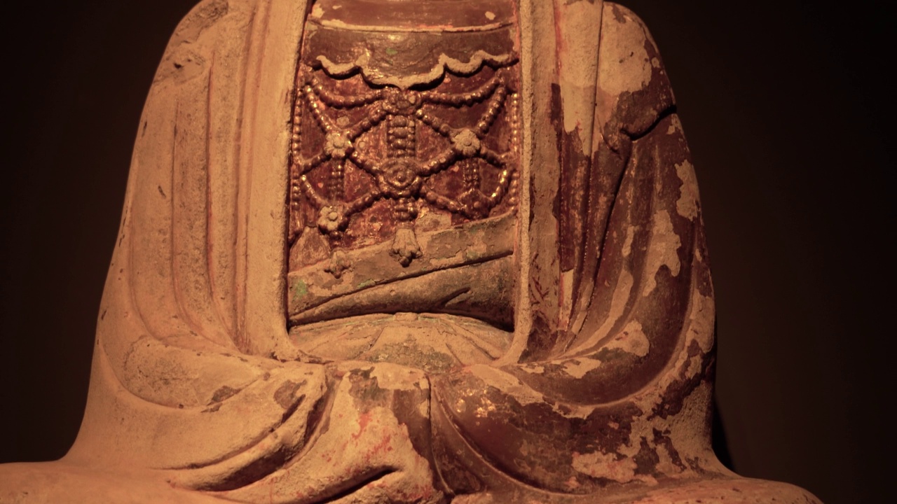 中国古代宋代观音菩萨木雕视频素材