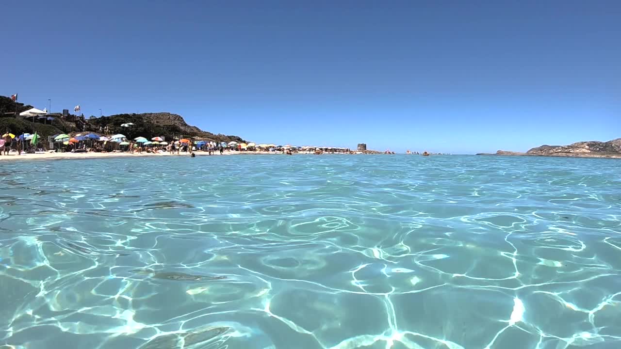 意大利撒丁岛斯蒂蒂诺镇的拉佩洛萨海滩视频素材