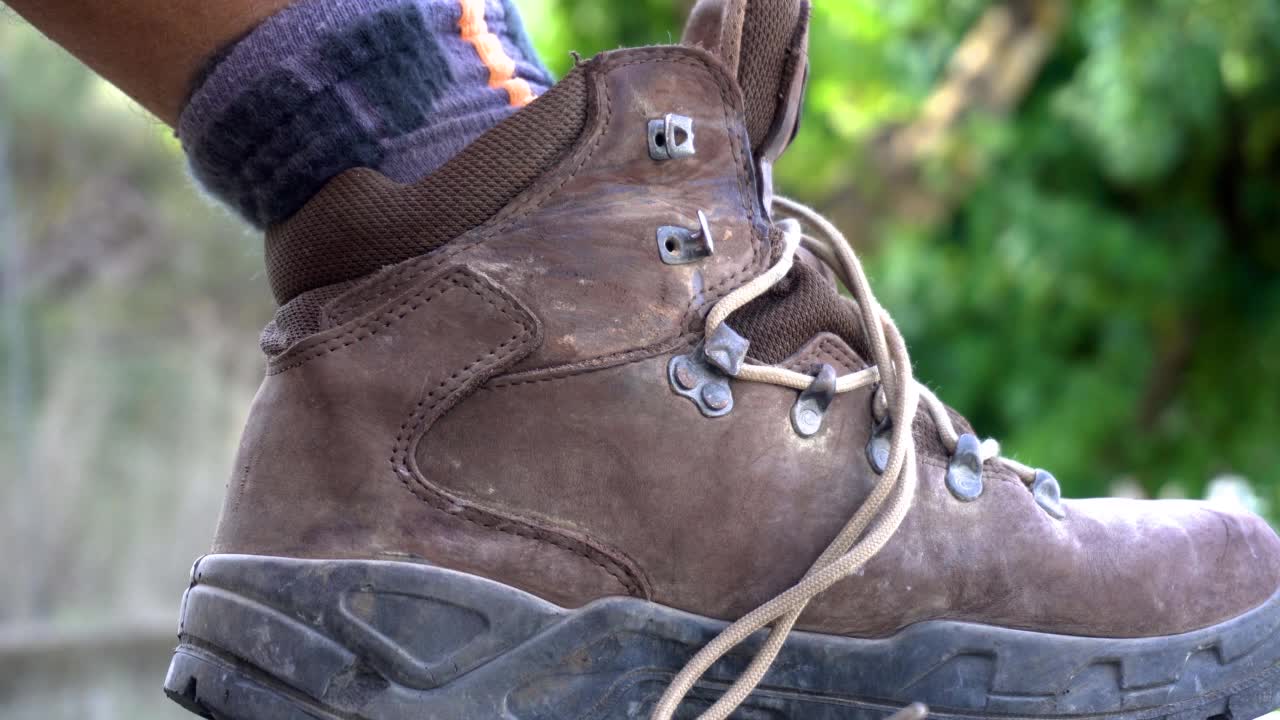 系登山靴鞋带视频下载