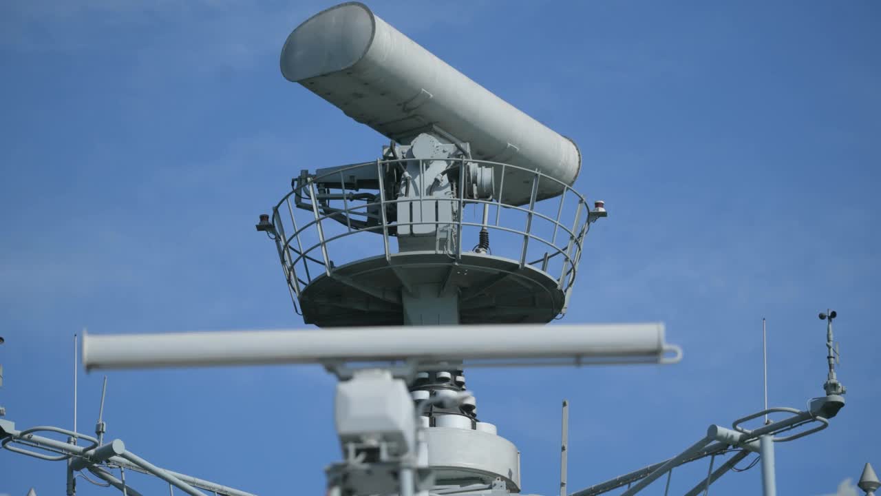 海军舰艇上的军用雷达空中监视视频下载