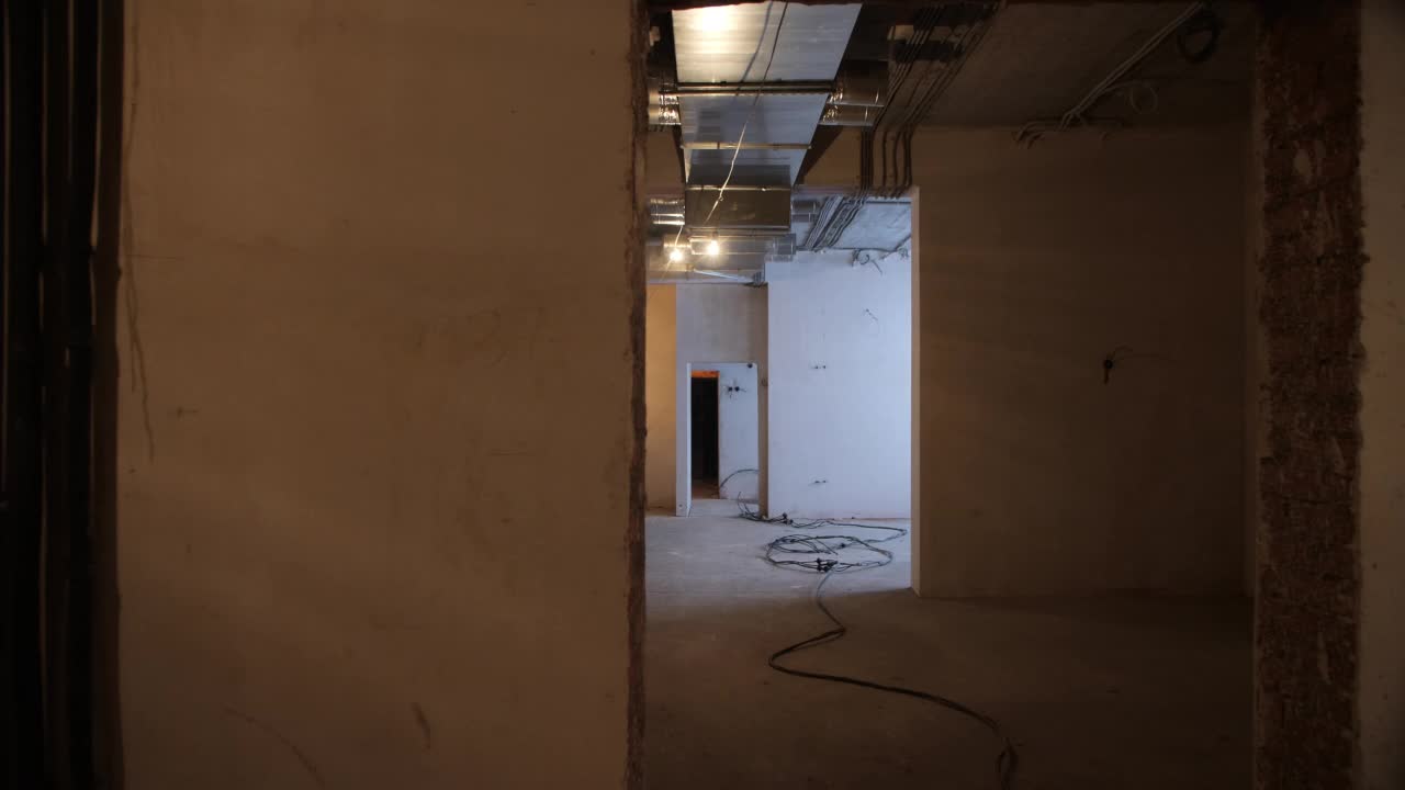 施工现场改造建筑物走廊视频下载
