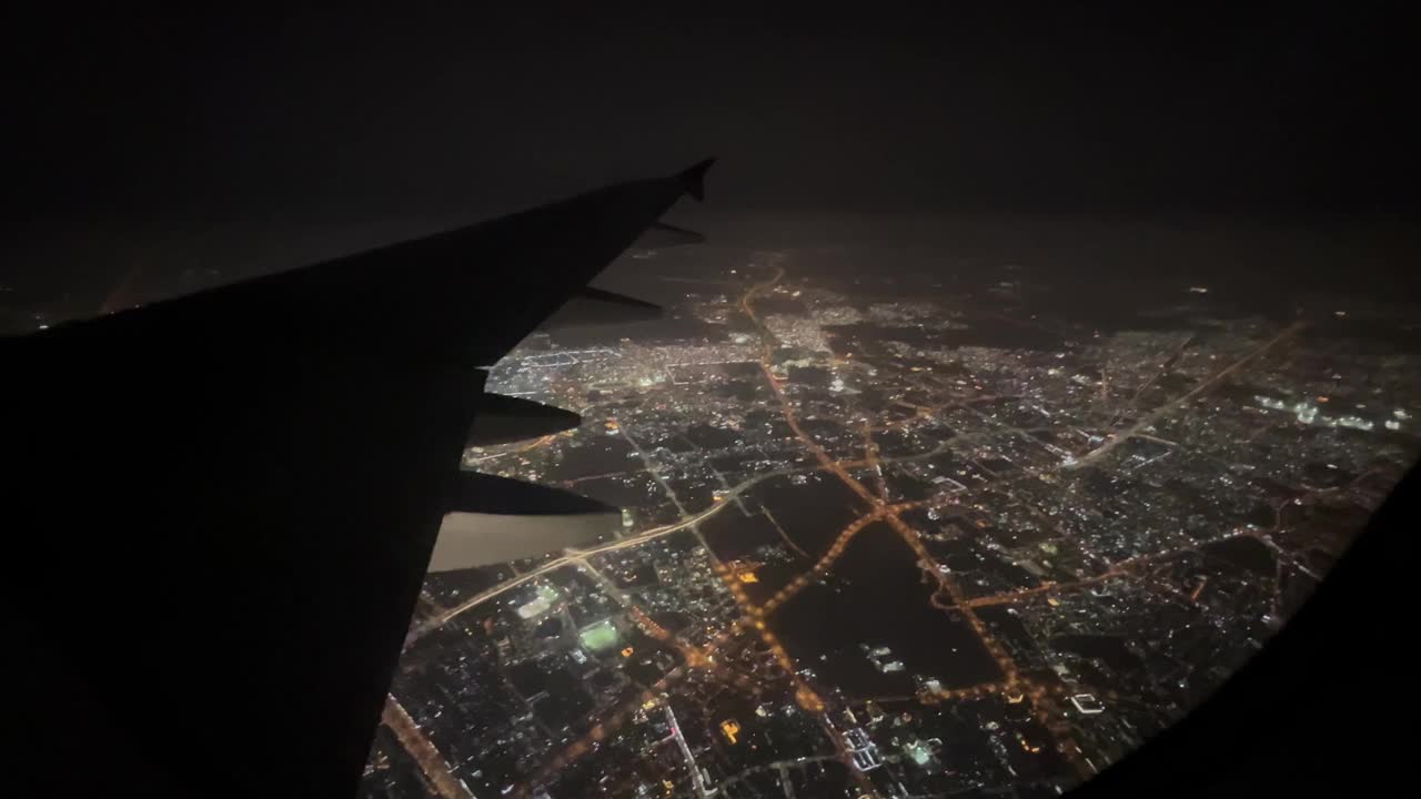 视频蒙太奇曼谷，交通和飞机视图的城市视频下载