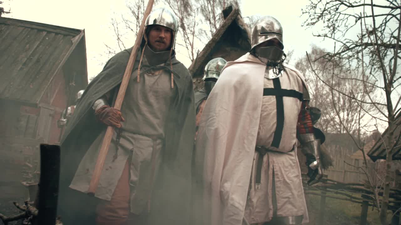 骑士突袭村庄-十字军时代重演视频下载