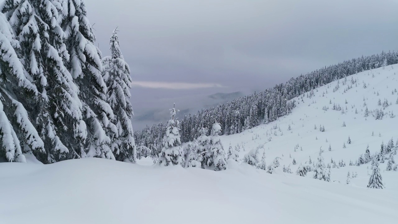 冬季山区景观。时间流逝视频素材