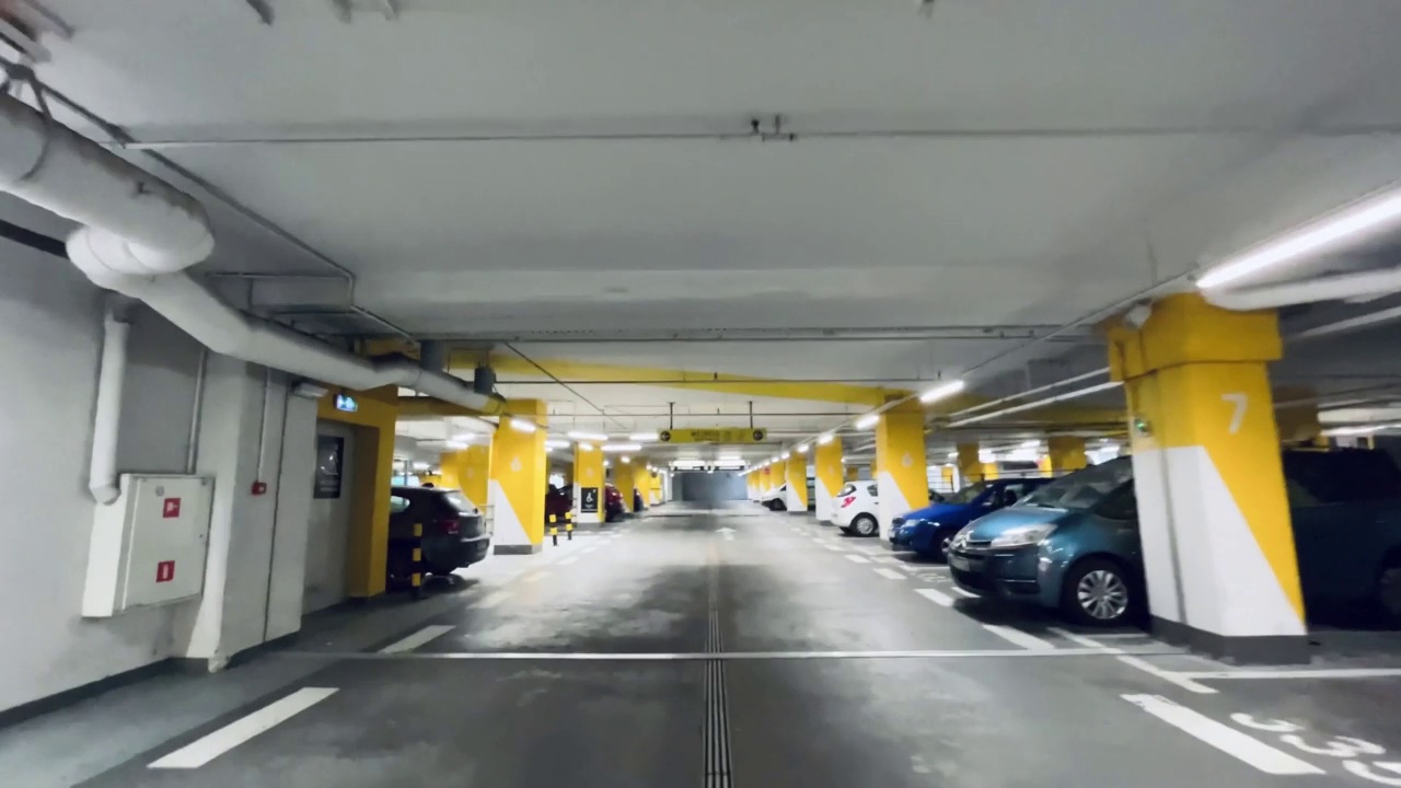 地下停车场视频素材