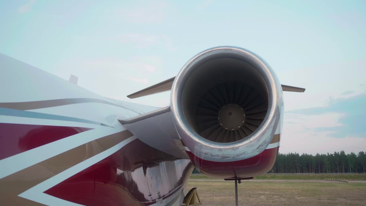 缩小视野的飞机引擎的小型私人飞机视频下载
