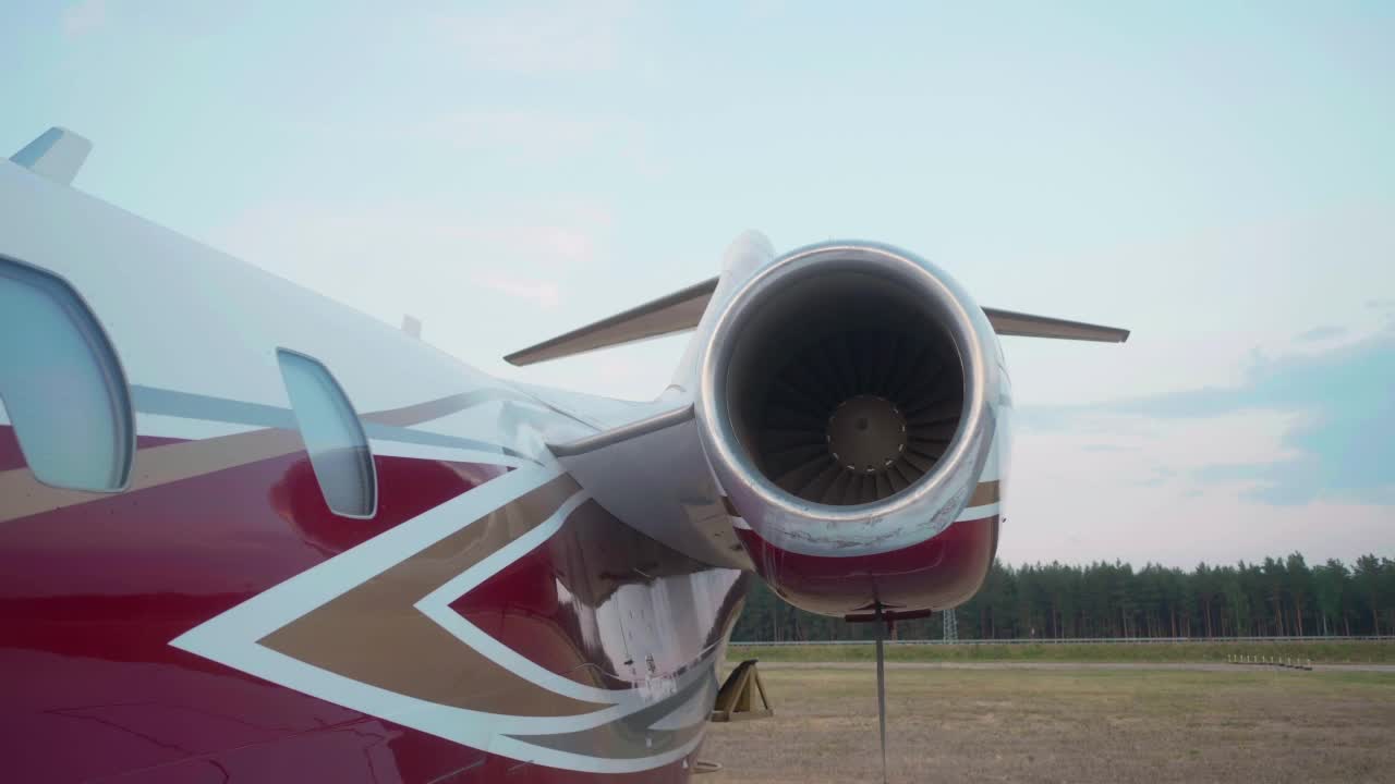 放大一架轻型引擎私人飞机的引擎视频下载