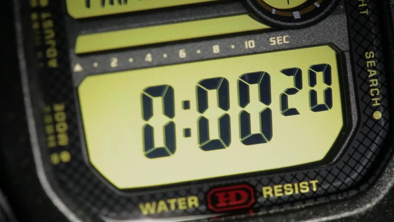 一个微距镜头的数字手表做倒计时计时器。视频下载