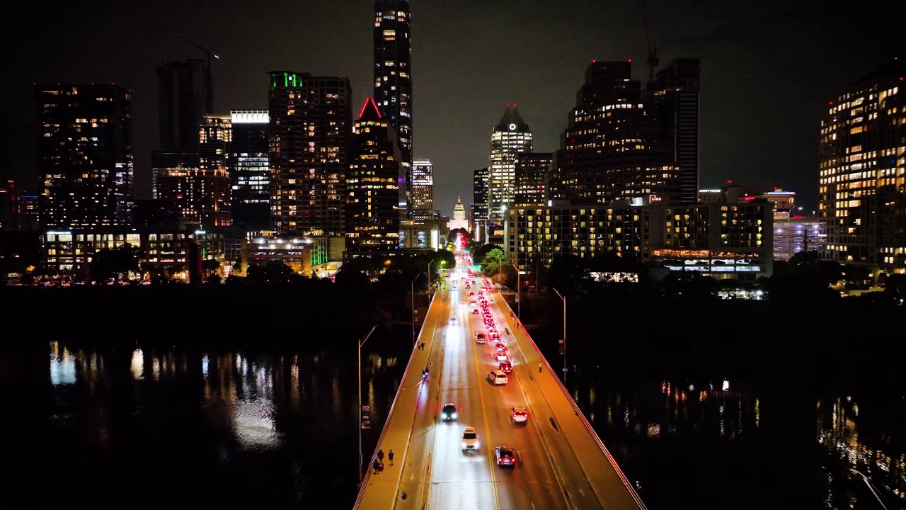 德克萨斯州奥斯丁南国会大桥的标志性景观视频下载