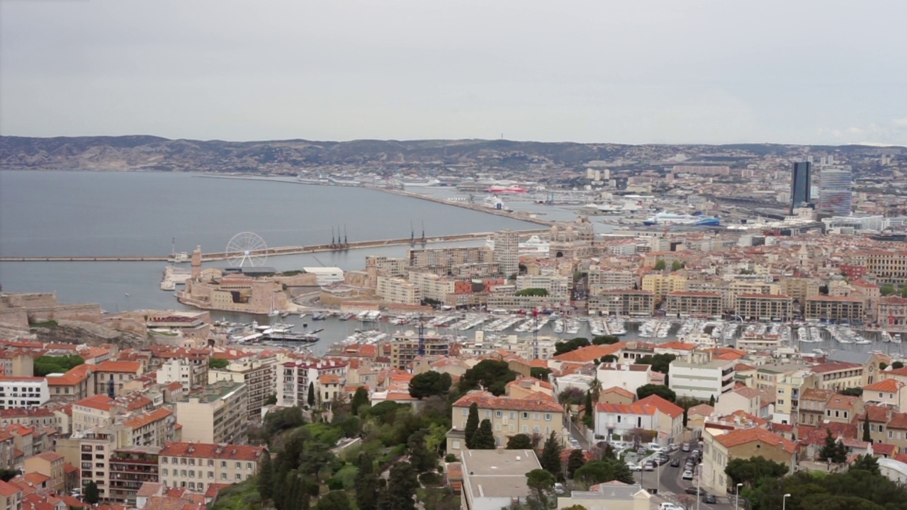 法国普罗旺斯，马赛及其岛屿的空中全景视频下载