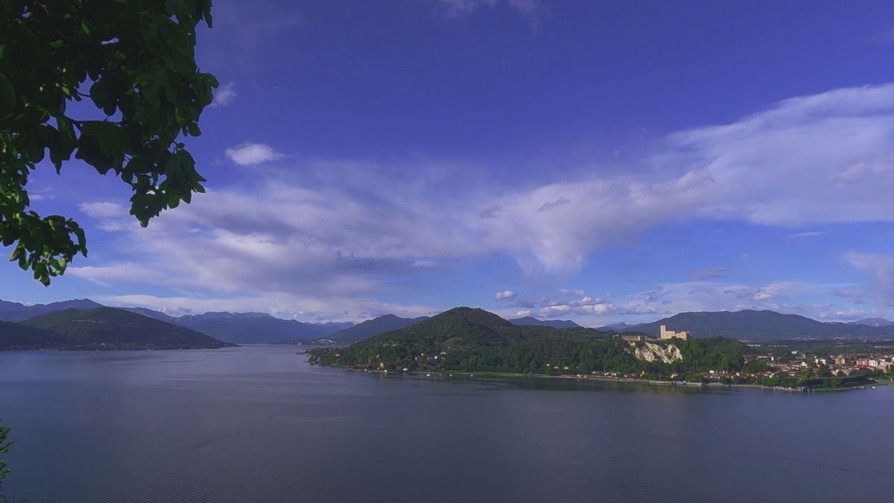 意大利马焦雷湖从左到右的全景视频素材