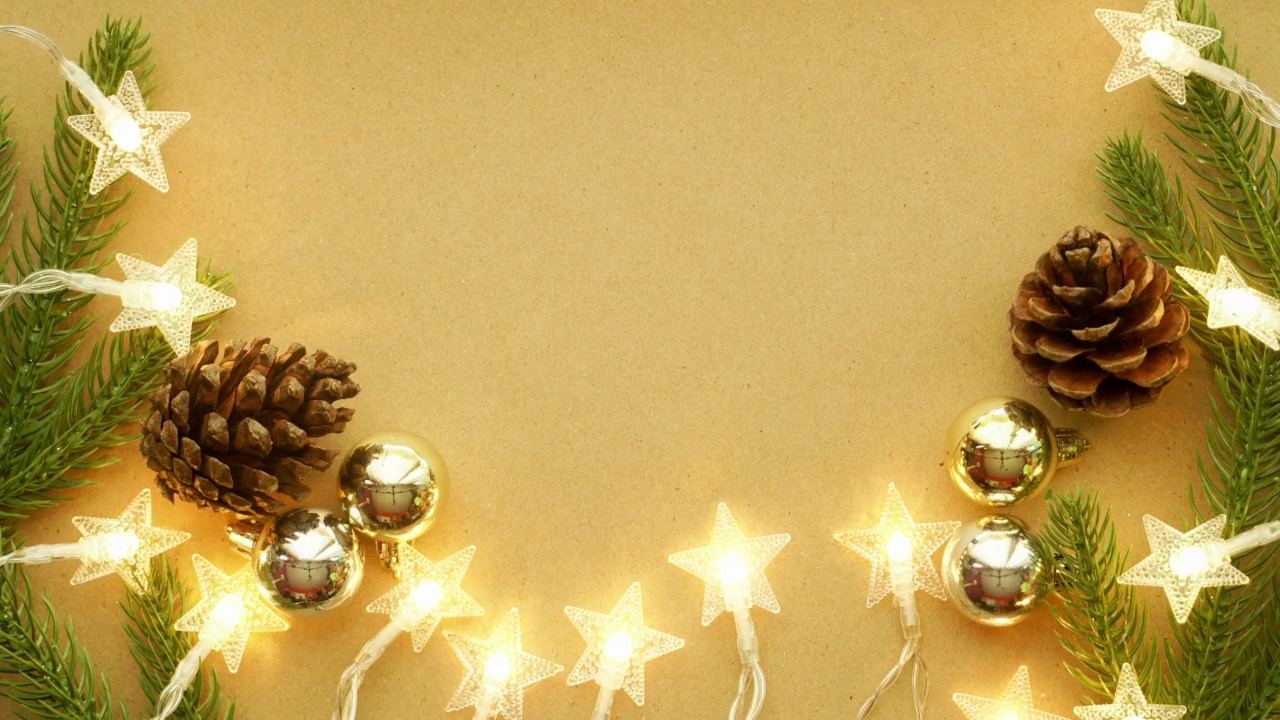 圣诞装饰理念:用圣诞树的树枝和装饰物配上灯光视频下载