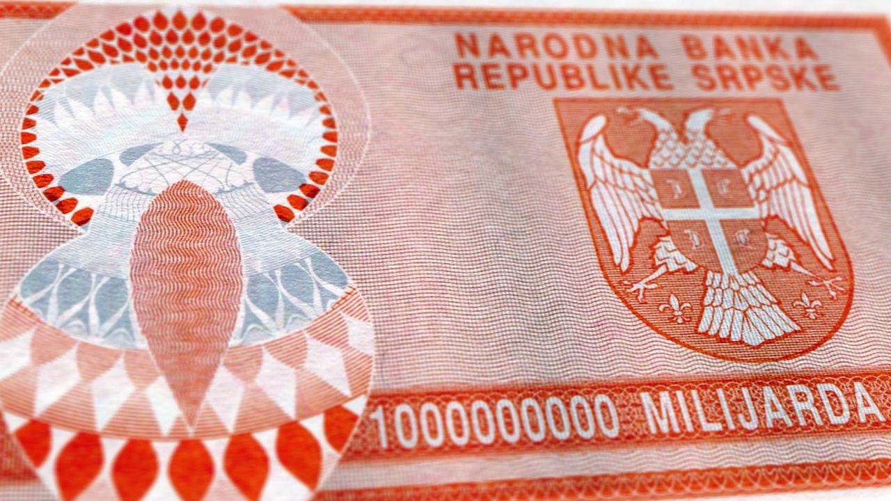 波斯尼亚波斯尼亚和黑塞哥维那第纳尔10亿美元纸币，10亿波斯尼亚和黑塞哥维那第纳尔，跟踪和多利镜头10亿波斯尼亚和黑塞哥维那第纳尔纸币观察和储备方，波斯尼亚和黑塞哥维那第纳尔货币货币背景视频下载