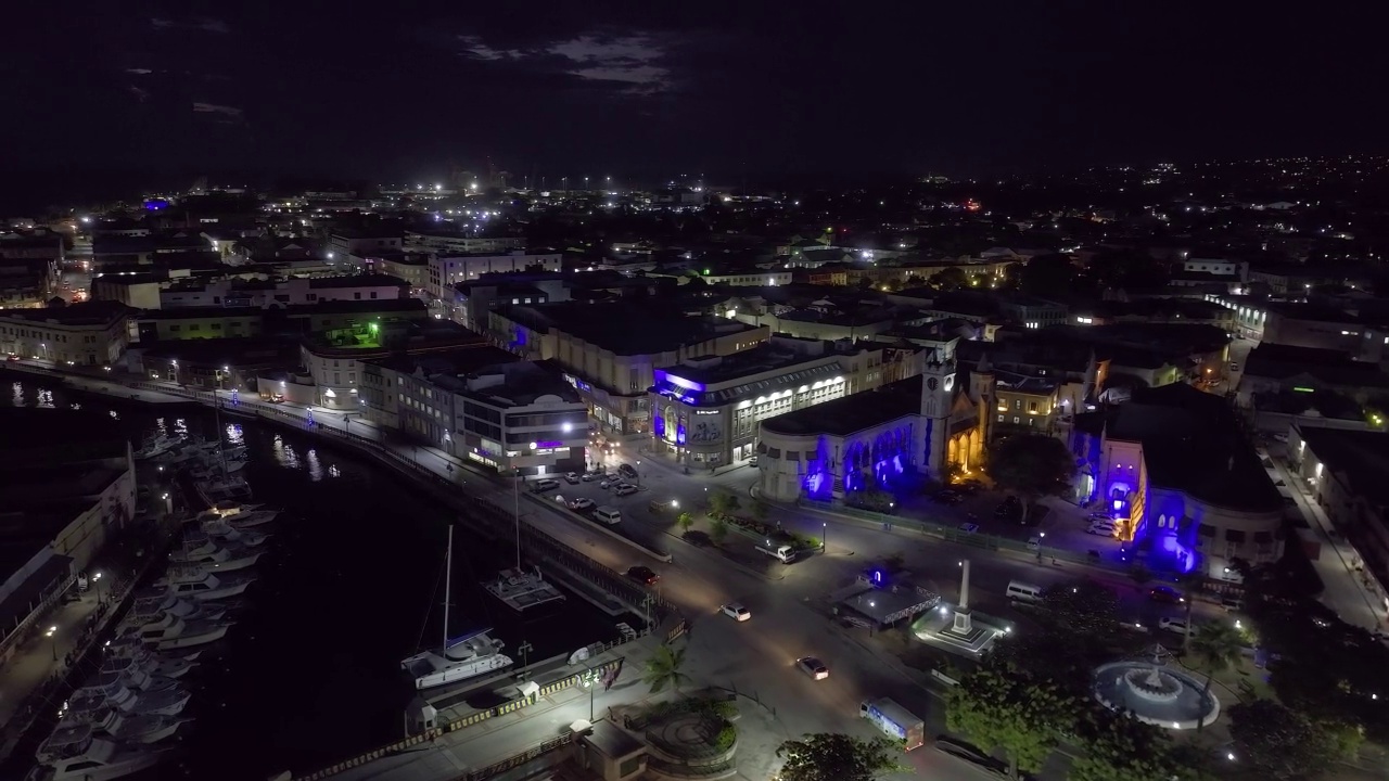 巴巴多斯市中心的夜晚(无人机拍摄)(1)视频下载