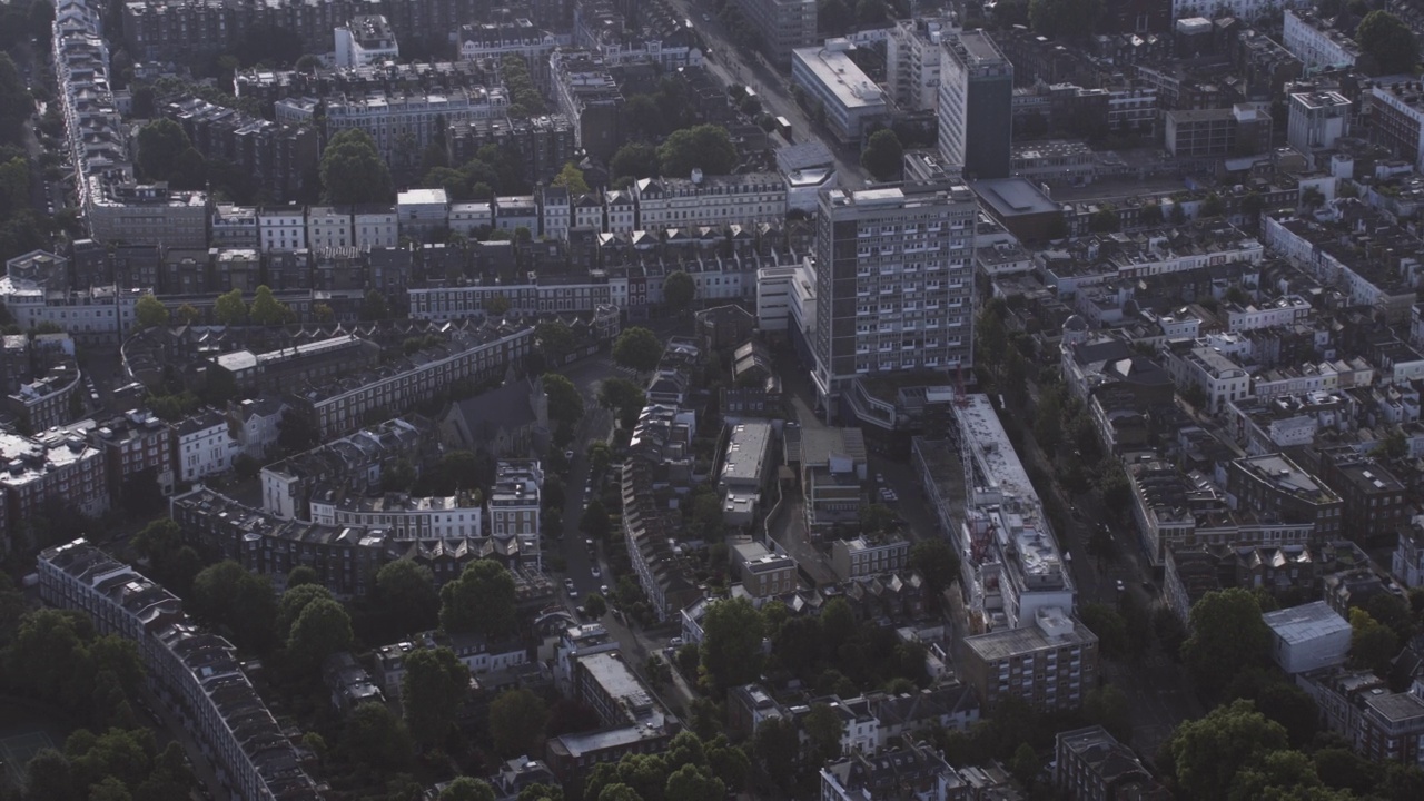 英国伦敦市中心郊区的房屋鸟瞰图，日出视频素材