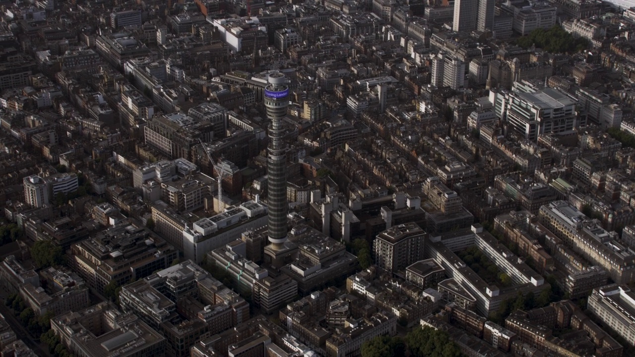英国伦敦BT塔的鸟瞰图，白天视频素材