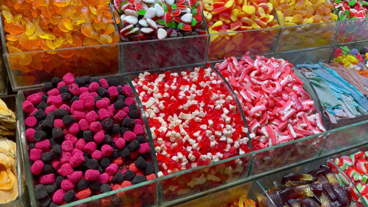 伊斯坦布尔大集市上五颜六色的软糖和软心豆粒软糖视频下载
