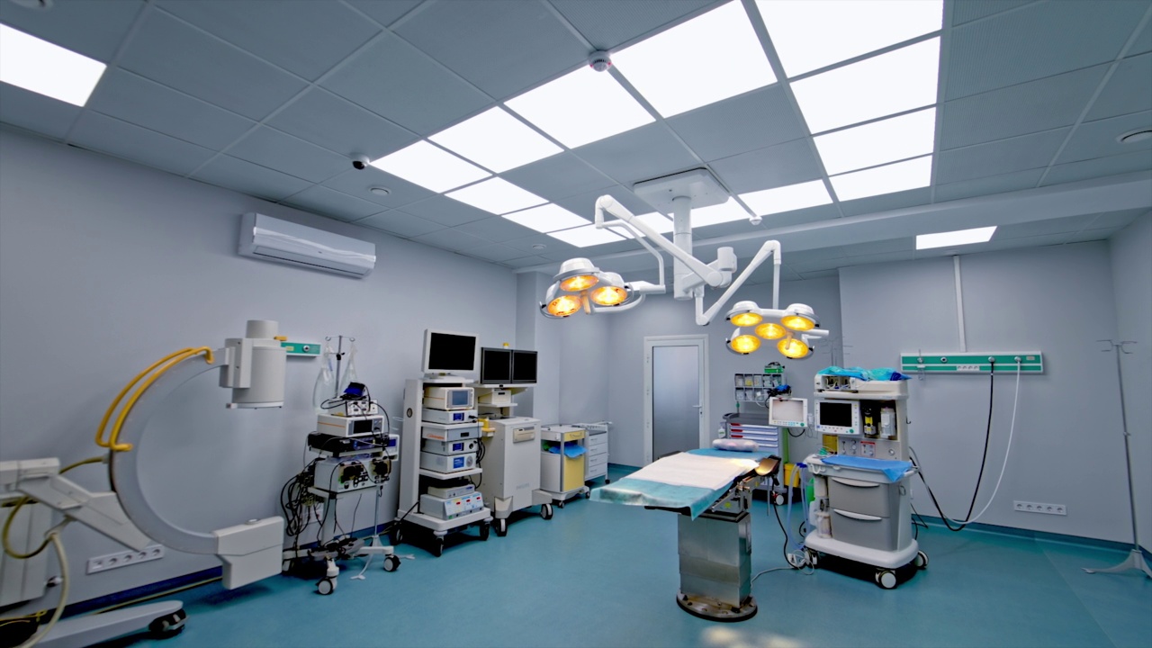 现代医院手术室。专业的外科急救设备。视频素材