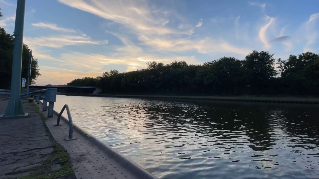 日落时湖泊的美丽照片视频素材