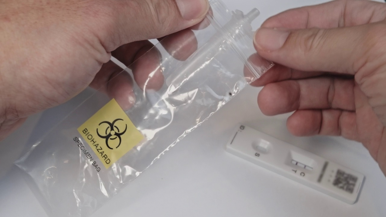 新冠病毒ATK检测试剂盒分离处理在生物危害标志塑料袋视频素材