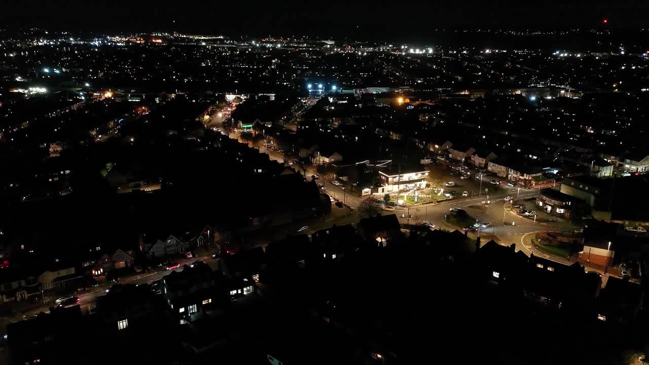 夜间照明道路和交通视频素材