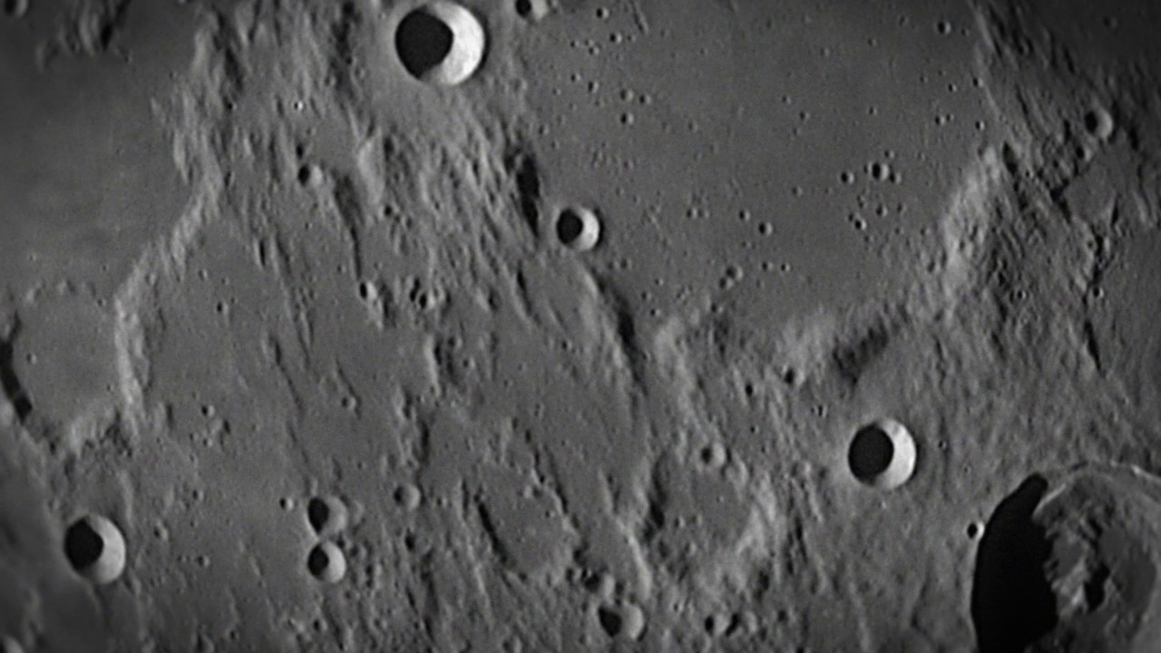 飞越月球景观视频下载