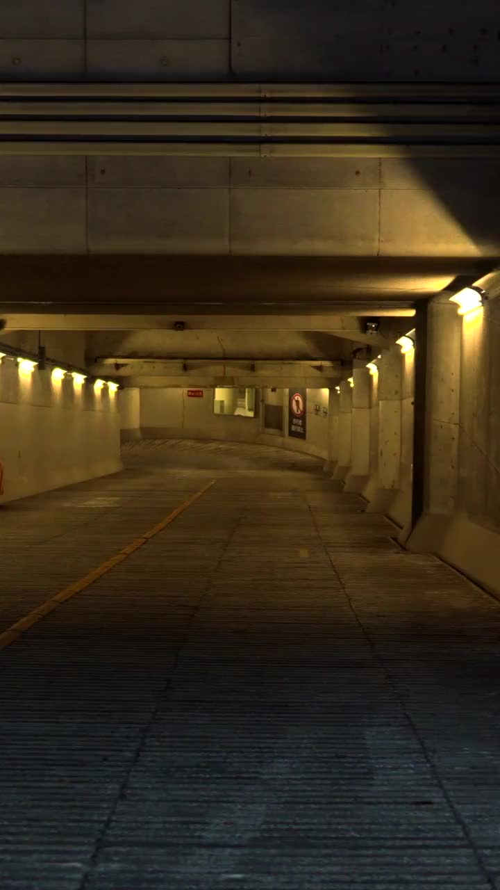 地下停车场的入口视频素材