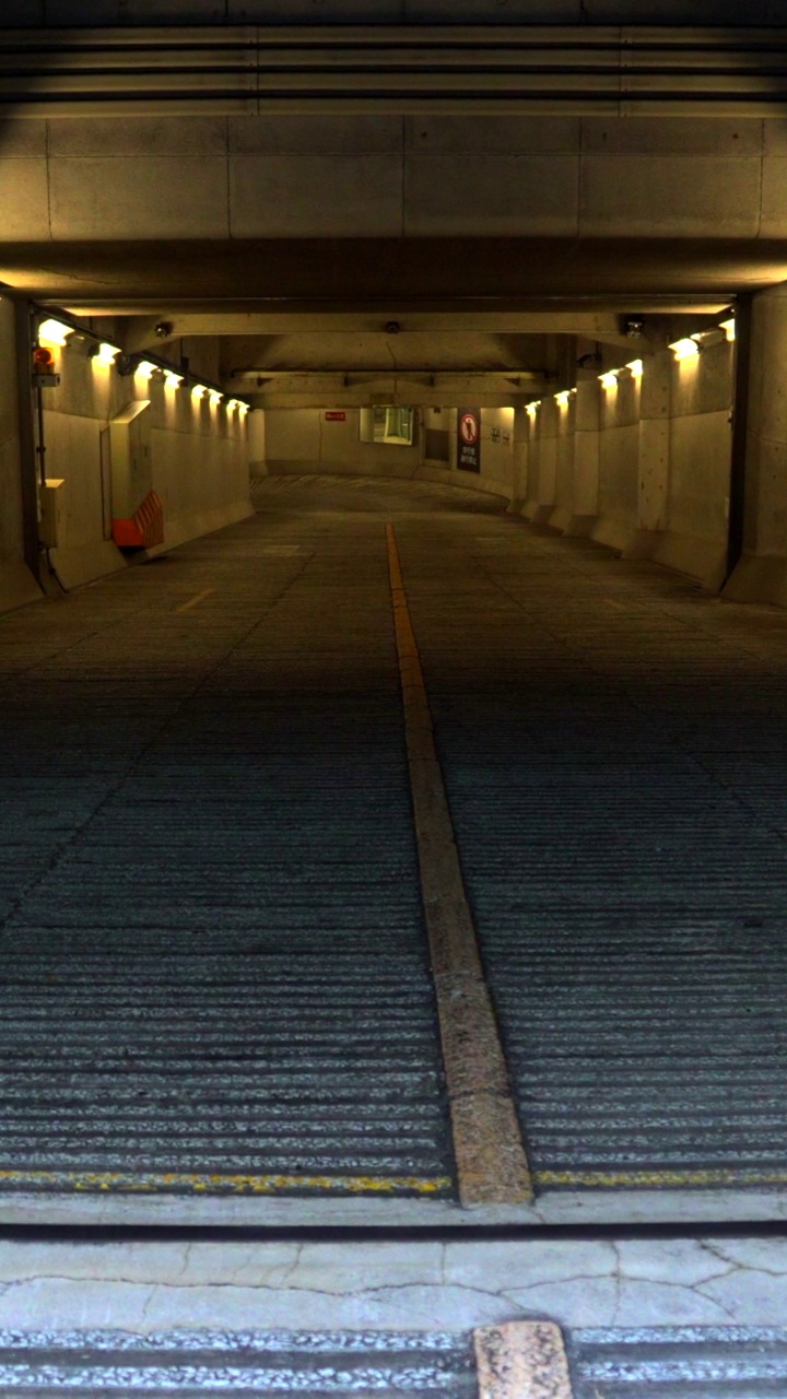 地下停车场的入口视频素材