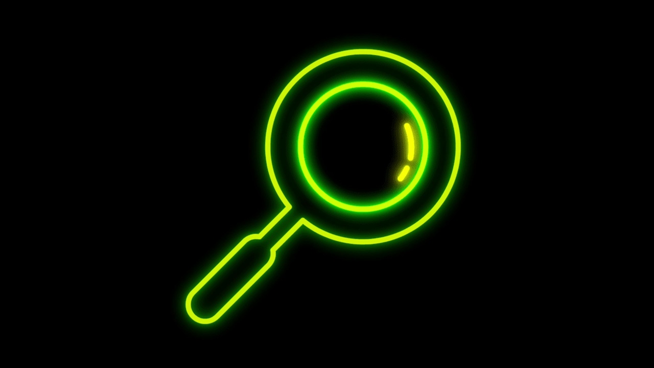 动画绿色霓虹灯放大镜形状在黑色背景。视频下载