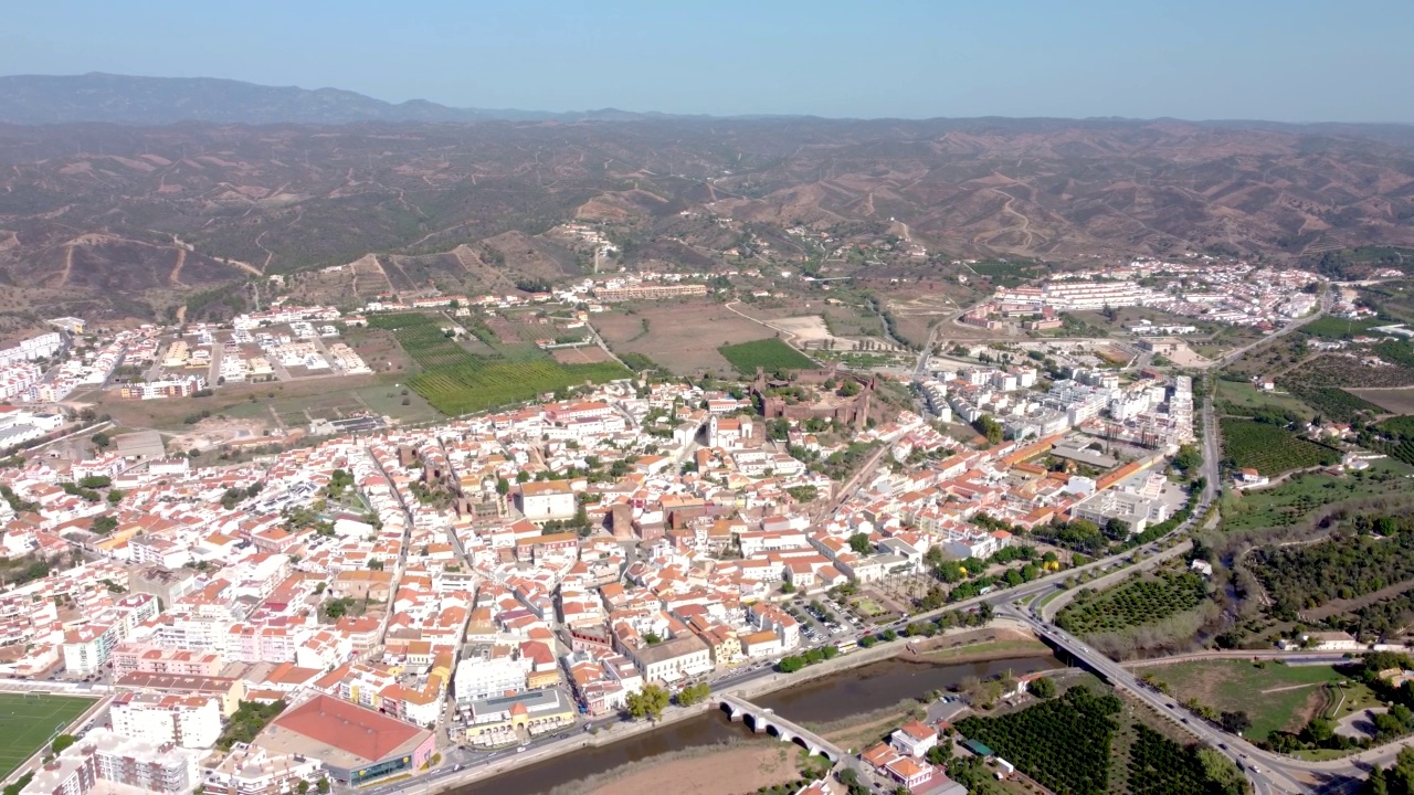 银城的空中视角。位于葡萄牙南部的阿尔加维地区。视频下载